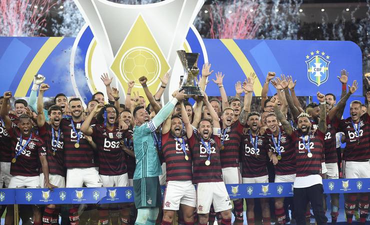 Com Inter e Flamengo na disputa, e São Paulo correndo por fora, CBF guarda taça para última rodada