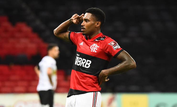 Autor do gol que garantiu Taça Guanabara ao Flamengo no Maracanã, Vitinho comemora: "Felicidade""