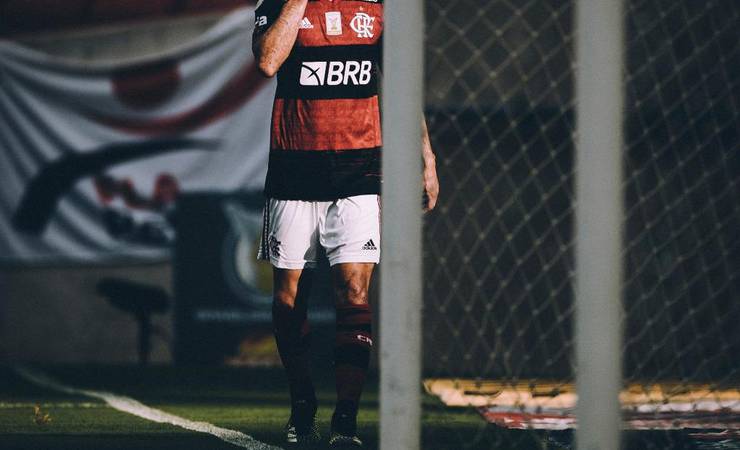 Exame em Rodrigo Caio, do Flamengo, não detecta lesão, mas zagueiro fará tratamento por dores no tornozelo