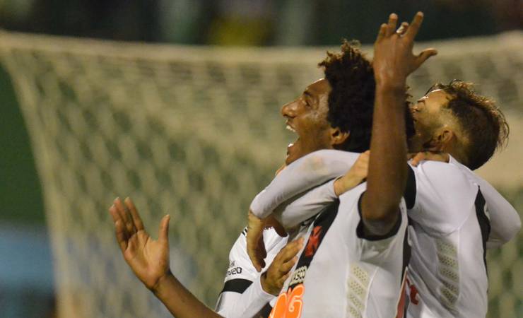Multa baixa, procura de agentes ao Flamengo e "fico" no Vasco: os bastidores de Talles Magno