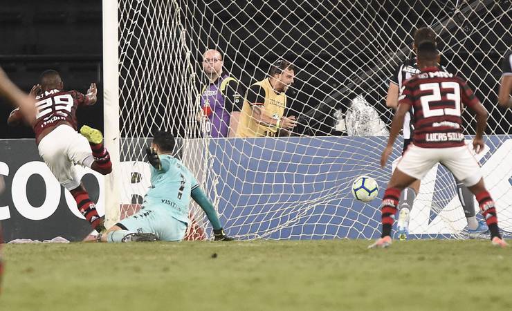 Atuações: Lincoln reaparece e decide o clássico para o Flamengo
