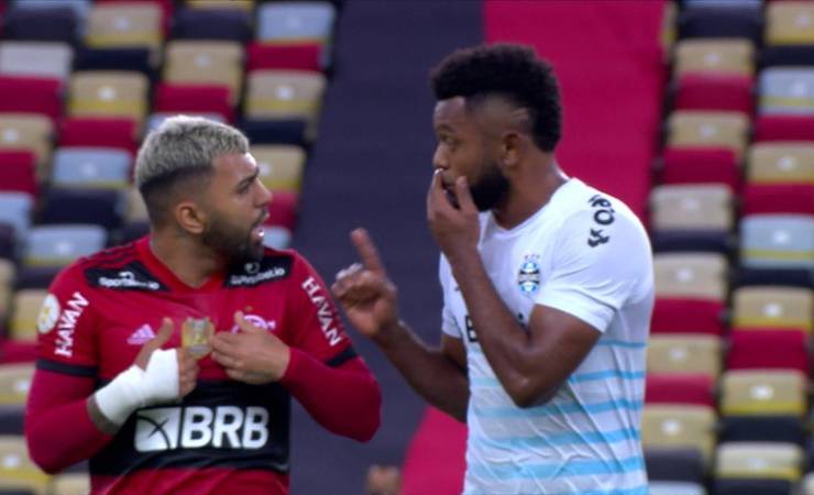 Borja provoca Diego Alves após o gol e discute no intervalo com Gabigol em Flamengo x Grêmio