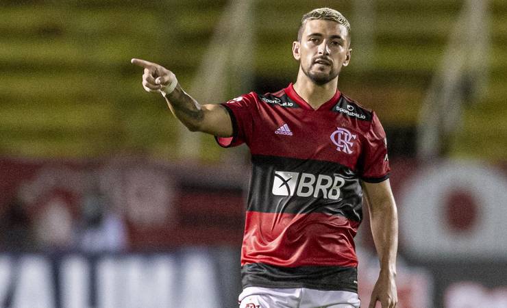 Trio funciona, Flamengo vence sem fazer força, mas Arrascaeta avisa: "Tem que melhorar"