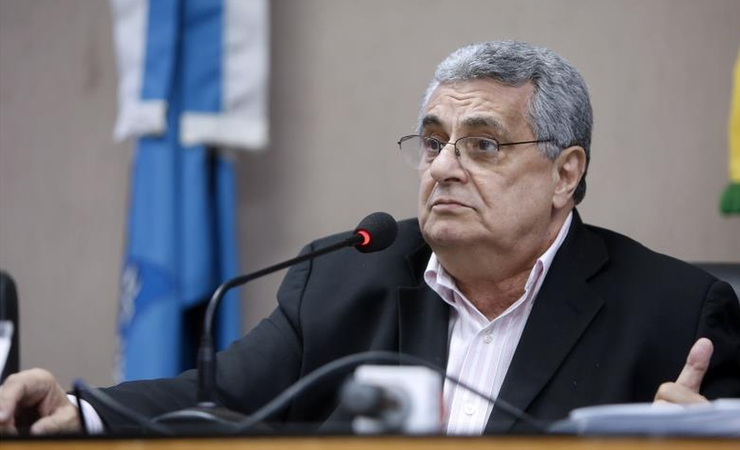 Ferj inicia planejamento para eventual retomada das atividades do futebol no estado