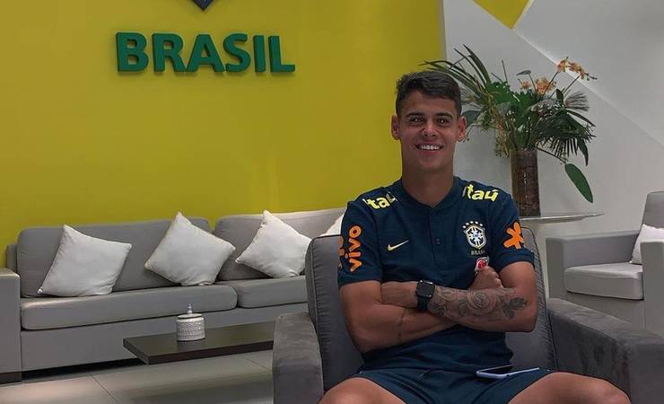Em fim de contrato com o Flamengo, zagueiro sub-20 é chamado por Tite para treinos da Seleção nos EUA