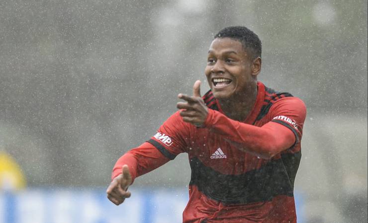 Joia da base, Matheus França vai renovar com Flamengo com multa recorde de R$ 632 milhões