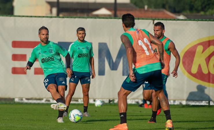 Flamengo encerra corte de salários de jogadores; funcionários seguem com 25% de desconto na folha de julho