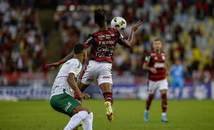 Lesão de Bruno Henrique faz intervenção de Dorival durar só 25 minutos