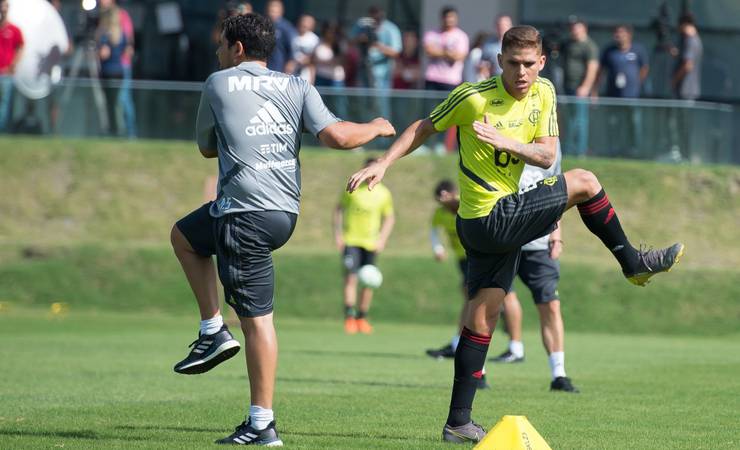 Tudo às claras: Flamengo acena readequação salarial, e Cuéllar mantém paciência na janela