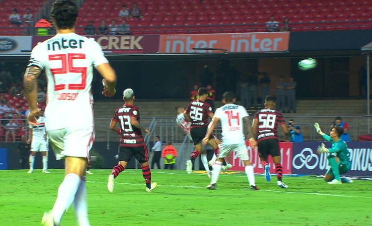 Calma e agressividade: a receita de Bruno Henrique para o Flamengo superar o Peñarol