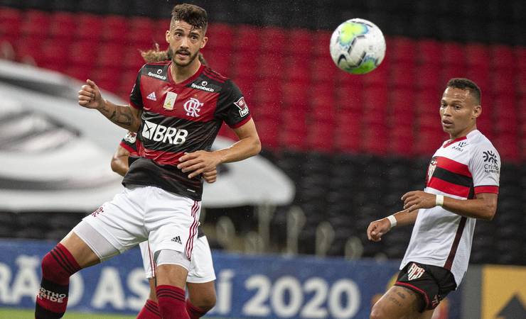 Gustavo Henrique leva o terceiro amarelo e desfalca o Flamengo contra o Coritiba