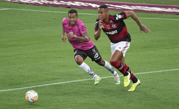 Destaque na zaga, Natan tem negociação avançada para renovar contrato com o Flamengo