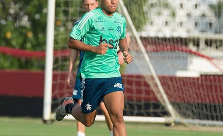 O mistério de Matheuzinho: destaque na base e esquecido no profissional, jovem é opção caseira no Flamengo