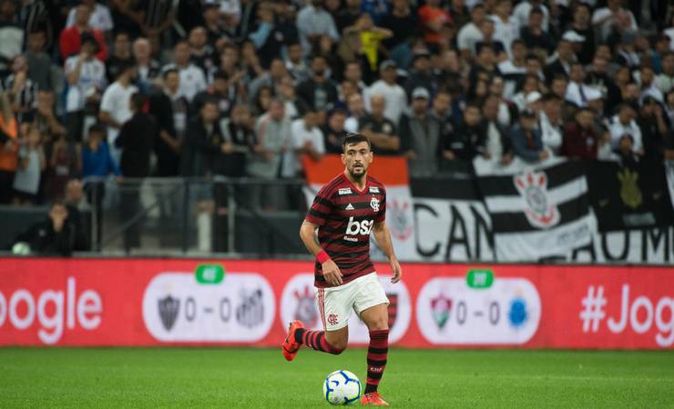 Gols e boas recordações: após subida de Diego e alerta de Abel, Arrascaeta reencontra o Galo