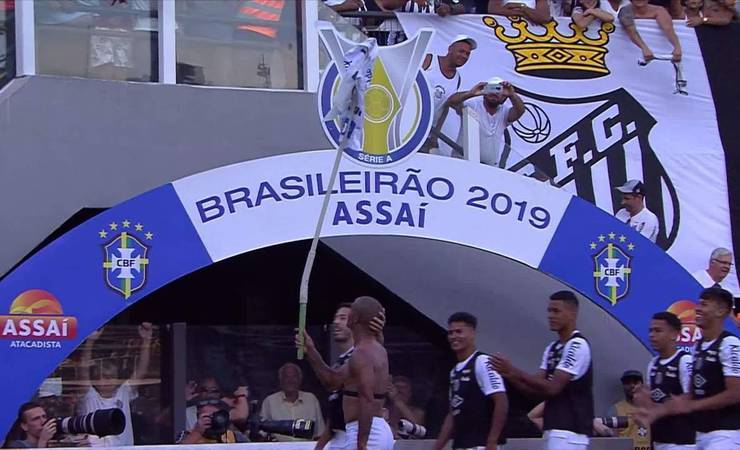 Gabigol provoca torcida do Santos e exibe tatuagem da Libertadores vencida pelo Flamengo