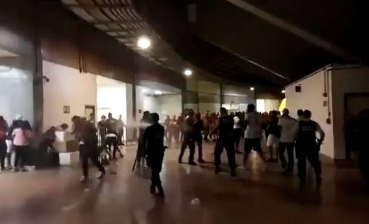 Intervalo do jogo no Mané Garrincha teve princípio de confusão entre torcedores do Flamengo