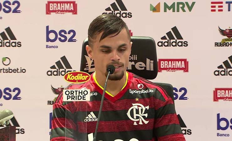 Michael é apresentado como jogador do Flamengo: "Mostrar que valeu a pena"