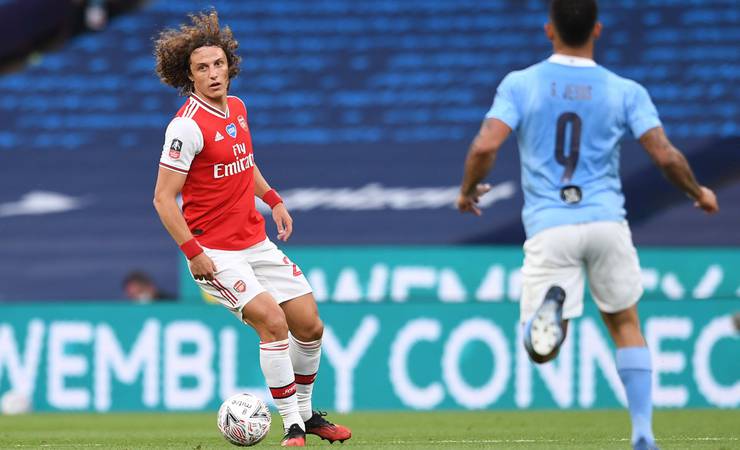 Flamengo aproveita indecisão do Benfica e intensifica contatos para ficar com David Luiz