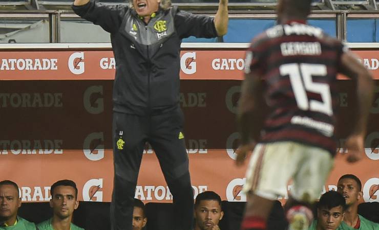 Vício em chicletes e bronca em rapper '50 Cent': veja 10 curiosidades sobre Jorge Jesus