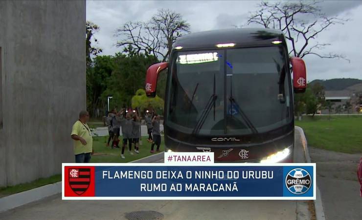Torcida do Flamengo faz enorme festa na saída do ônibus do Ninho para o Maracanã