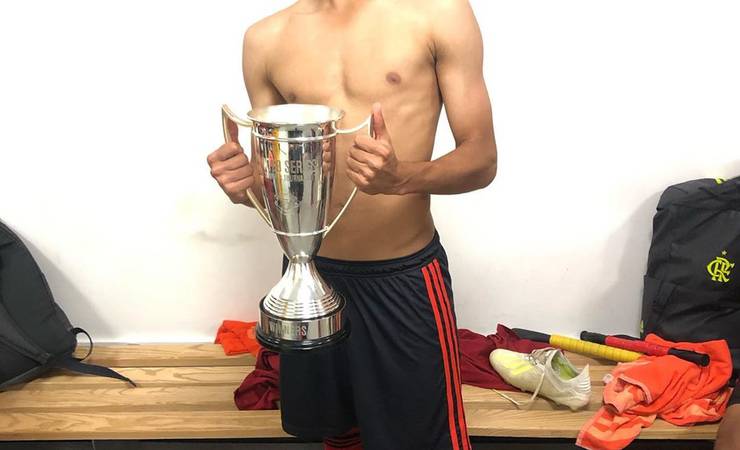 Artilheiro do Flamengo em torneio sub-18 na Inglaterra tem só 16 anos e custou R$ 600 mil em 2017