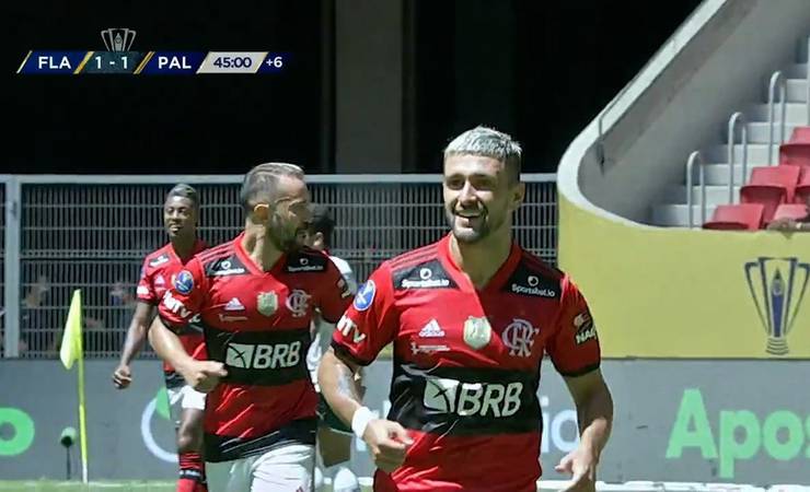 O uruguaio tá on! Arrascaeta tem ínicio de temporada mais goleador no Flamengo