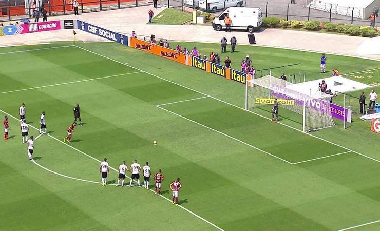 Marcou nove, perdeu cinco: veja em detalhes todas as cobranças de pênalti de Diego no Flamengo