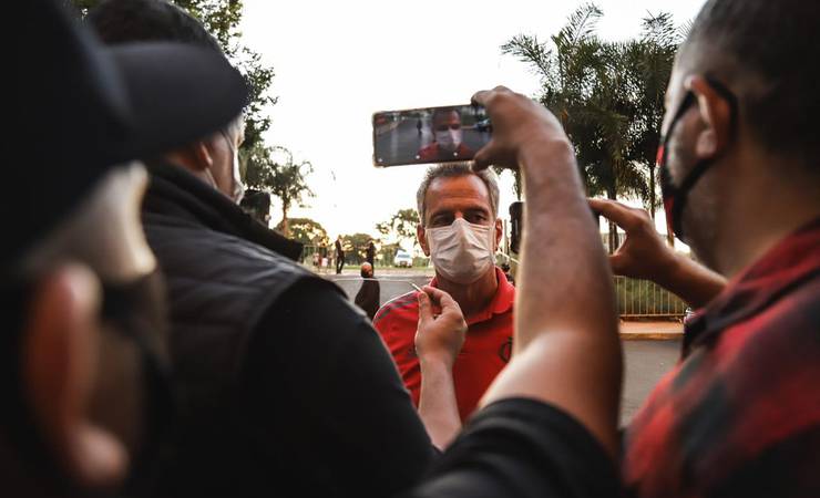 Prejuízo com pandemia em 2020 ameaça autonomia de diretoria do Flamengo para assinatura de contratos