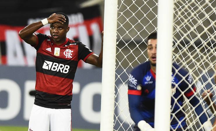 Empresário de Lincoln vê desrespeito do Flamengo com descida ao sub-20: "Desvaloriza o próprio ativo do clube"