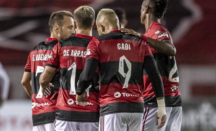 Análise: com cara de treino, Flamengo não faz força para vencer o Bangu em jogo de um time só