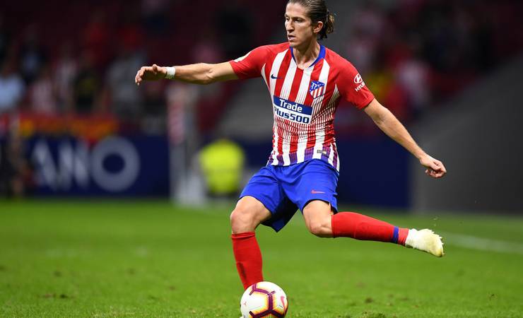 Diretoria do Flamengo vai até a Espanha para tentar a contratação de Filipe Luís