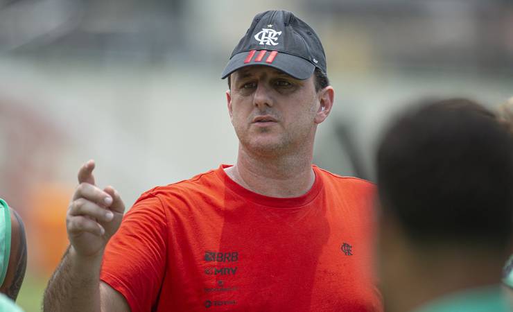 Mantido, mas ainda pressionado: Rogério Ceni retoma trabalho no Flamengo sob análise de lupa