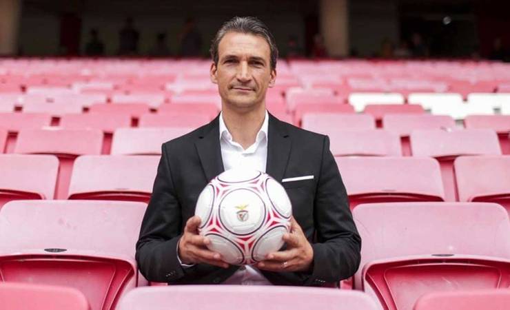 Flamengo encaminha contratação de português para comandar o time feminino de futebol