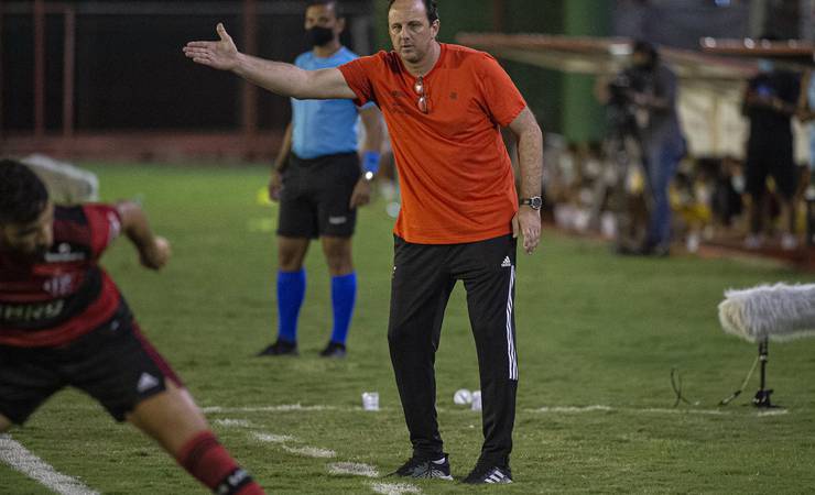 Análise: empate do Flamengo eleva tom nas cobranças; volta de Pedro é boa notícia contra o Vélez