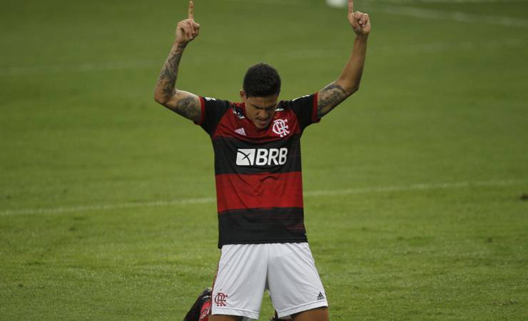 Flamengo trata como prioridade e tem negociação aberta com a Fiorentina por Pedro