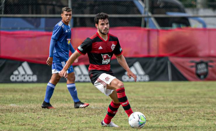 Daniel Cabral, do sub-20, viaja a Porto Alegre para reforçar elenco do Flamengo contra o Athletico-PR