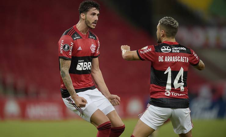 Atuações do Flamengo: Gustavo Henrique é recompensado com gol, e Arrasca entra para salvar