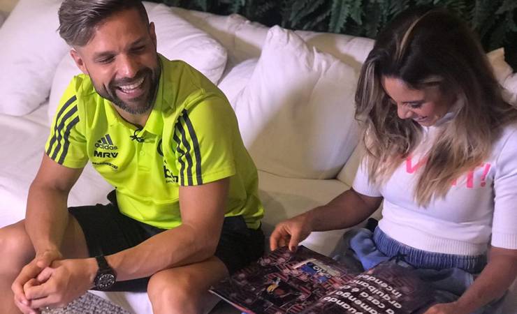 Contém muita história: Diego cola figurinhas de um álbum prestes a ser completo no Flamengo