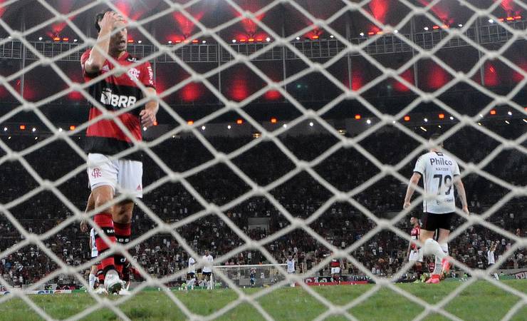 Flamengo vive pior sequência na temporada e junta os cacos da eliminação para encarar o Galo
