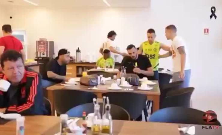 Em áudio vazado, Everton Ribeiro brinca e diz que Neuer está "cavando" vaga no Flamengo