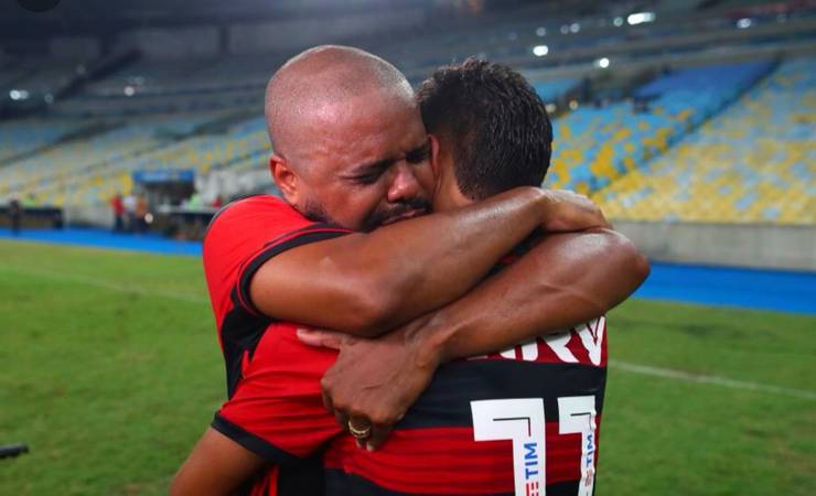 Filho do ex-jogador Lê se despede do Flamengo e analisa propostas para seguir a carreira