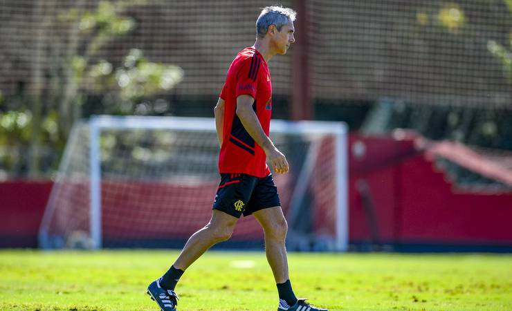 Debate no Flamengo sobre possível demissão de Paulo Sousa tem multa e ausência de substituto