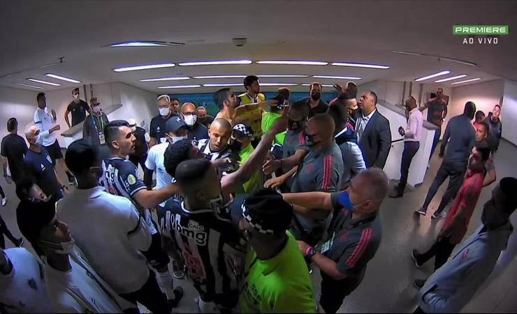 Flamengo x Atlético-MG: entrada dos vestiários tem confusão entre os times