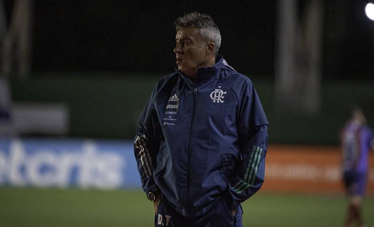 Flamengo chega a 16 jogadores com Covid-19; Domènec Torrent também testa positivo