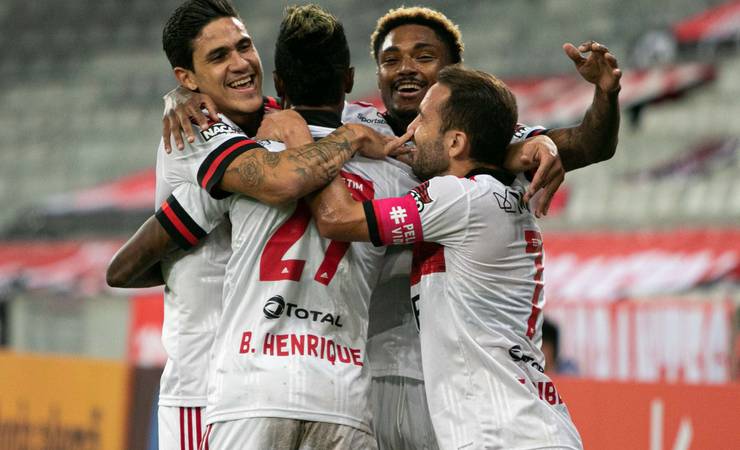 Análise: Flamengo reduz marcha, mas chega ao destino e completa invicto maratona de outubro