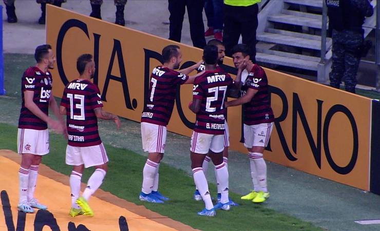 Puskás! Arrascaeta explica gol de bicicleta na vitória do Flamengo: "Foi muito bonito"