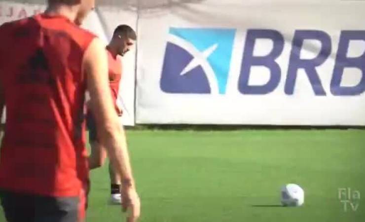 Arrascaeta e Filipe Luís vão a campo, treinam com bola e iniciam transição física para voltar ao Flamengo