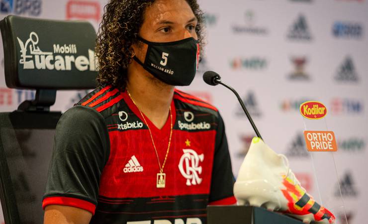 Arão admite mudanças no Flamengo com estilo de jogo de Domènec Torrent: "Vou tentar me adaptar"