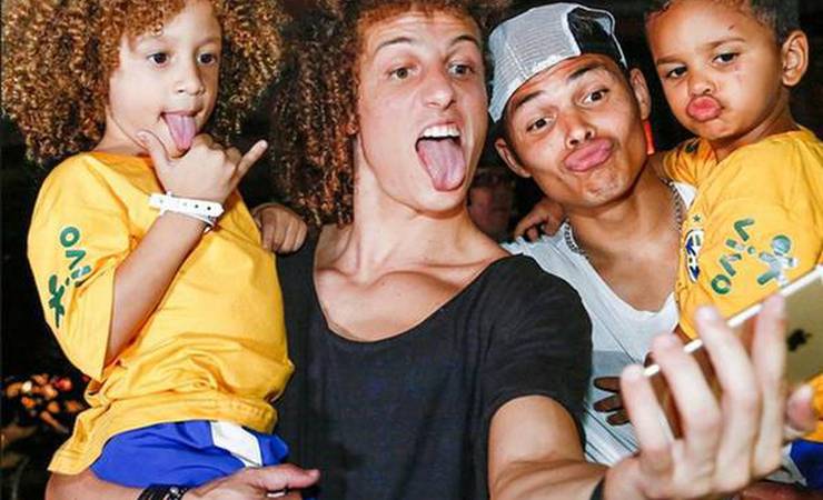 Mudaram muito? Em dia de Fla-Flu, veja como estão os minissósias de David Luiz e Thiago Silva após 10 anos