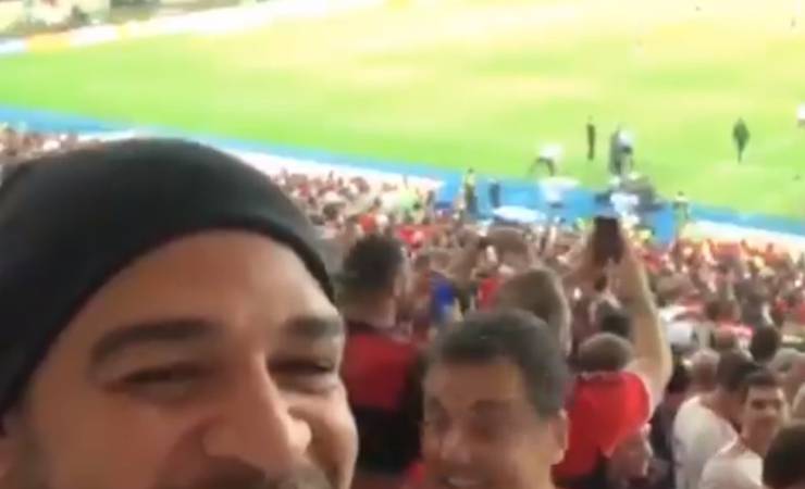 És...Adriano e Júlio Cesar comemoram, com VAR da galera e Chapolin na festa do Maracanã